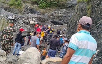 बाढी र पहिरोका कारण १३ सडक पूर्ण रुपमा अवरुद्ध, देशभरका विभिन्न राष्ट्रिय राजमार्गहरु अवरुद्ध